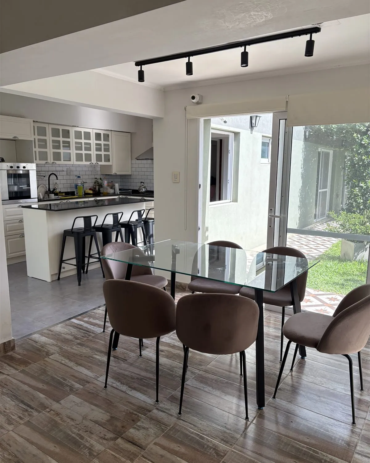 Cocina y comedor de un proyecto de interiorismo